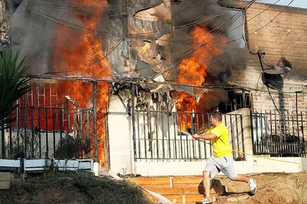 Cháy rừng thiêu rụi nhiều ngôi nhà ở miền trung Chile. (Ảnh: REUTERS)