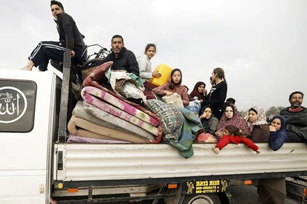 Người Palestine chạy trốn khỏi Khan Younis.