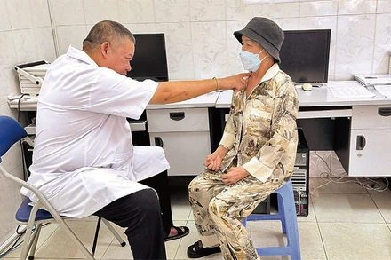 Thời gian gần đây, số bệnh nhân đến khám và điều trị ung thư tại Bệnh viện đa khoa Bình Định ngày càng tăng.