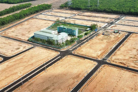 Khu tái định cư Long Đức đang được gấp rút hoàn thành.