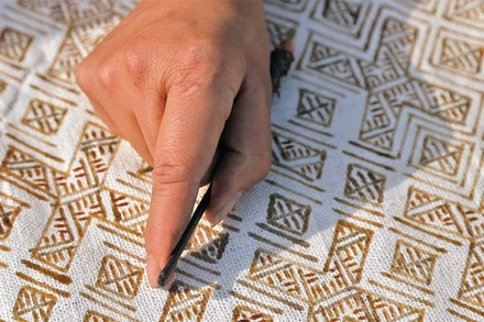 Vẽ trên vải lanh.