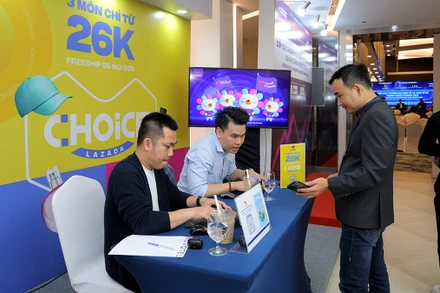 Giới thiệu giải pháp chuyển đổi số, ứng dụng thương mại điện tử tại Diễn đàn Thương mại điện tử và Kinh tế số ngành công thương năm 2023.