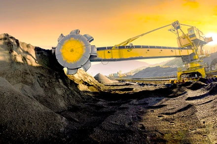 Dây chuyền công nghệ mới bốc xúc và vận chuyển than tại Công ty tuyển than Cửa Ông.