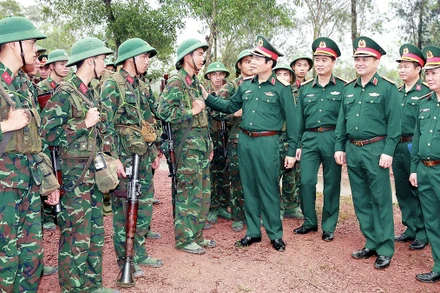 Thượng tướng Nguyễn Tân Cương kiểm tra công tác huấn luyện sẵn sàng chiến đấu tại Sư đoàn 3 (Quân khu 1).