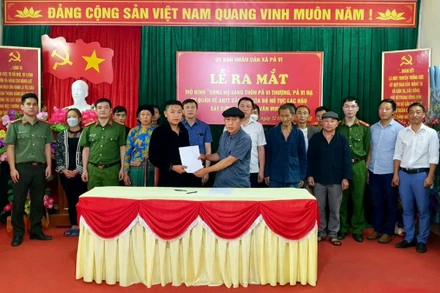 Lễ ra mắt mô hình “Dòng họ Vàng tự quản về an ninh trật tự gắn với xóa bỏ hủ tục lạc hậu, xây dựng nếp sống văn minh” tại xã Pả Vi, huyện Mèo Vạc (Hà Giang).