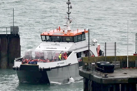 Anh siết chặt kiểm soát dòng người di cư bất hợp pháp. (Ảnh GETTY)