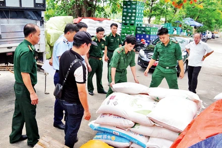 Lực lượng liên ngành phát hiện hàng tấn đường cát nghi nhập lậu tại một cửa hàng tạp hóa ở thành phố Vũng Tàu (tỉnh Bà Rịa-Vũng Tàu).