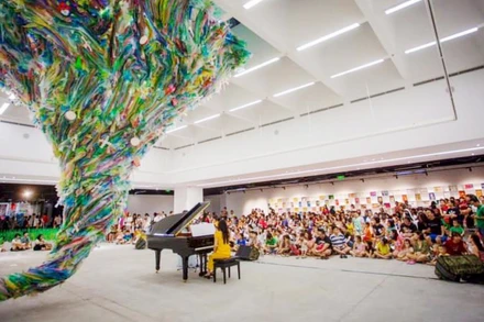 Một buổi biểu diễn tại không gian Trung tâm Nghệ thuật đương đại Vincom, Hà Nội. (Ảnh VCCA)