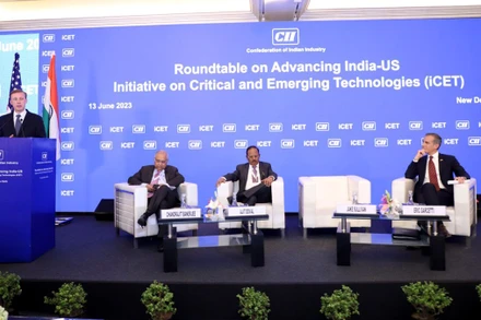 Các quan chức Mỹ và Ấn Ðộ tham dự cuộc tọa đàm về hợp tác công nghệ.