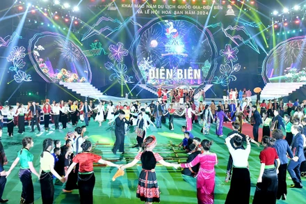 Lễ khai mạc Năm du lịch quốc gia Ðiện Biên và Lễ hội Hoa ban Ðiện Biên 2024. (Ảnh ÐĂNG KHOA)