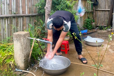 Gia đình anh Hoàng Văn Duy, thôn Nà Vài, xã Bằng Thành, huyện Pác Nặm đã có nước sạch để dùng. (Ảnh HƯƠNG LAN)