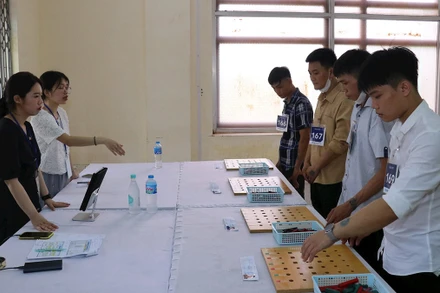 Kiểm tra kỹ năng đối với người lao động Việt Nam trước khi xuất cảnh sang Hàn Quốc làm việc có thời hạn theo hợp đồng.