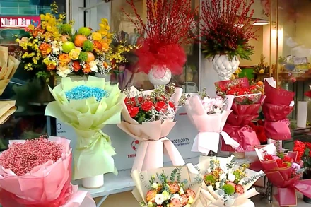 Thị trường quà tặng Valentine trầm lắng vì trùng Tết Nguyên đán