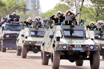 Cán bộ, chiến sĩ Công an Thành phố Hồ Chí Minh tại một cuộc diễn tập, diễu binh.