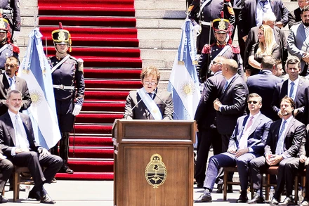 Tân Tổng thống Argentina Javier Milei phát biểu tại lễ nhậm chức. (Ảnh TÂN HOA XÃ)