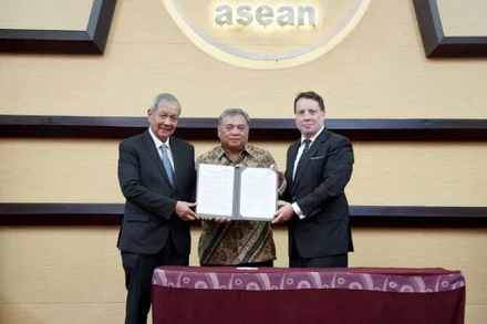 Ðại diện CABC và AACM ký biên bản ghi nhớ hợp tác. (Ảnh ANTARANEWS.COM)