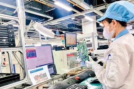 Sản xuất tại nhà máy của Công ty Pegatron trong khu công nghiệp DEEP-C Hải Phòng.