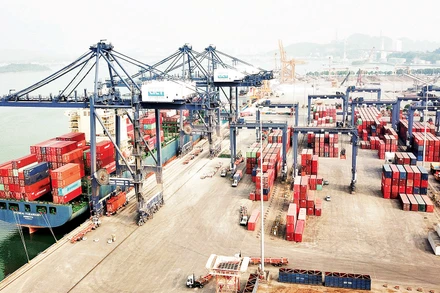 Cảng công-ten-nơ quốc tế Cái Lân.