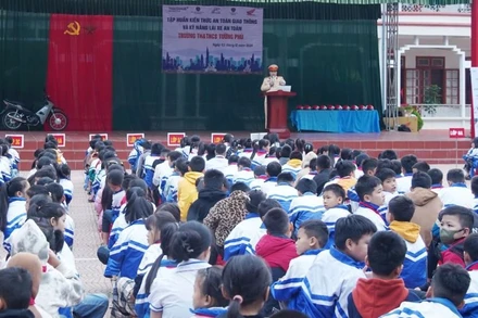 Tuyên truyền giáo dục pháp luật cho học sinh tại Trường tiểu học và trung học cơ sở Tường Phù, huyện Phù Yên (tỉnh Sơn La).