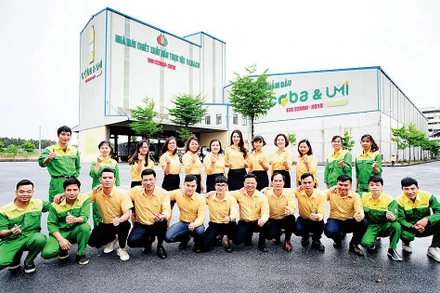 Công nhân viên Nhà máy chiết xuất dầu thực vật Dabaco.