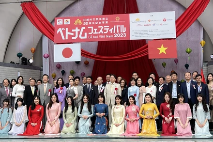 Các đại biểu tham dự Lễ hội Việt Nam 2023 tại Tokyo, Nhật Bản. (Ảnh Bộ Ngoại giao) 