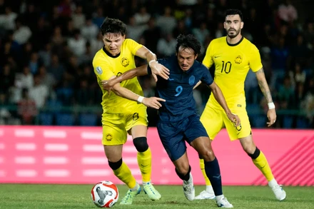 Campuchia thi đấu ngang ngửa với Malaysia ở trận ra quân bảng A. (Ảnh ÐỨC ÐỒNG)