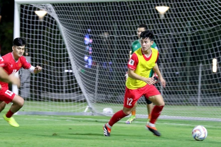 Buổi tập luyện của Ðội tuyển Việt Nam tại Indonesia.