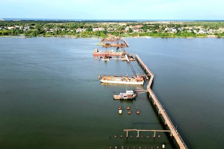 Cầu Nhật Lệ 3 được thi công bảo đảm tiến độ đề ra.