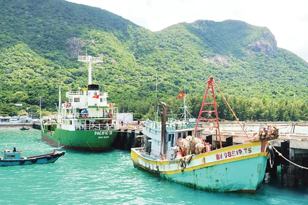 Bến tàu ở Côn Ðảo.