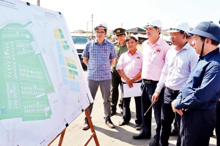 Lãnh đạo tỉnh Quảng Ngãi kiểm tra công tác giải phóng mặt bằng và xây dựng các khu tái định cư. 