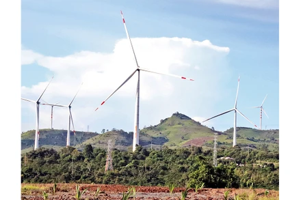 Nhà máy Ðiện gió Ea Nam đi vào hoạt động bảo đảm cung cấp điện cho tỉnh Ðắk Lắk và khu vực kinh tế trọng điểm vùng Tây Nguyên cũng như bảo đảm an ninh năng lượng quốc gia.