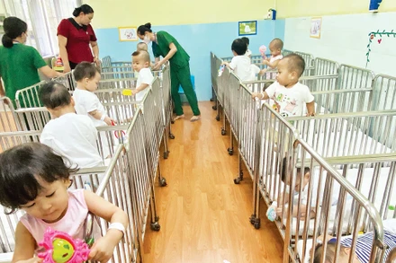 Các trẻ từ Mái ấm Hoa Hồng được chuyển về chăm sóc, nuôi dưỡng tại Làng thiếu niên Thủ Ðức, thành phố Thủ Ðức.