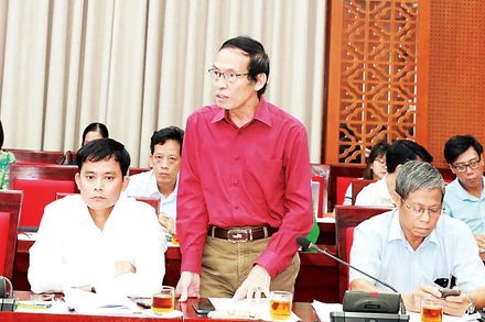 Các chuyên gia, nhà khoa học phản biện về tính đặc thù của đối tượng vay vốn chính sách xã hội trên địa bàn Hà Nội.