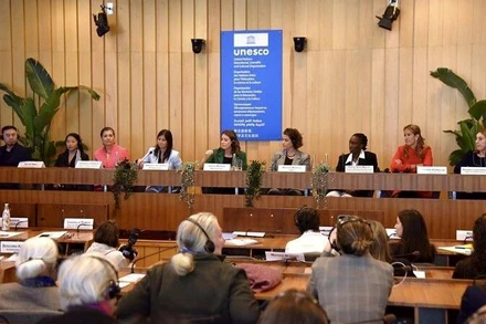 Tọa đàm "Bóng đá: Ghi bàn thắng cho nữ giới" diễn ra tại Paris, Pháp. (Ảnh KHẢI HOÀN)