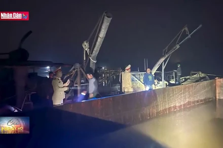 Trắng đêm trên sông xử lý “cát tặc”