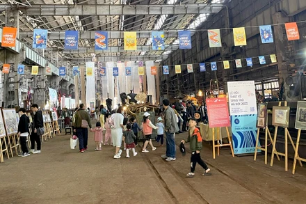 Không gian văn hóa sáng tạo tại di sản Nhà máy Xe lửa Gia Lâm trong Tuần lễ hội thiết kế sáng tạo Hà Nội 2023.