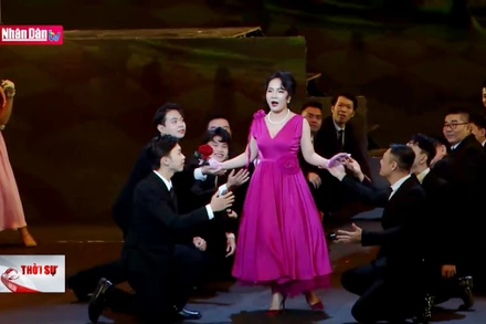 Công diễn vở nhạc kịch Carmen tại nhà hát Hồ Gươm