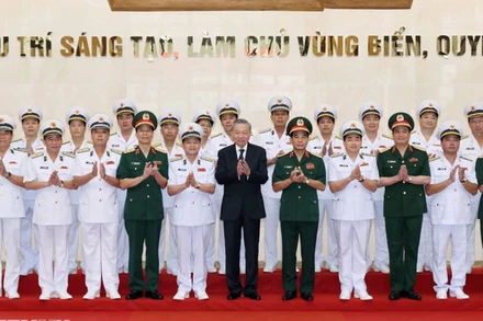 Chủ tịch nước thăm và làm việc với Quân chủng Hải quân