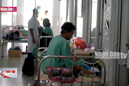 Quảng Nam: Bệnh nhân nằm hành lang vì bệnh viện quá tải