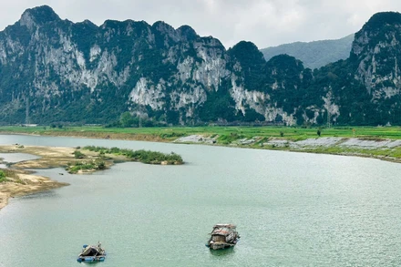 Phong cảnh hữu tình ở xã Phong Hóa, huyện Tuyên Hóa, tỉnh Quảng Bình.