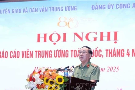Thượng tướng Trần Quốc Tỏ, Ủy viên Trung ương Đảng, Phó Bí thư Đảng uỷ Công an Trung ương, Thứ trưởng Bộ Công an phát biểu khai mạc hội nghị. (Ảnh: Phương Hoa/TTXVN)