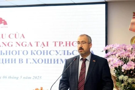 Tổng Lãnh sự Nga tại Thành phố Hồ Chí Minh Timur Sirozevich Sadykov phát biểu tại buổi họp mặt. (ẢNH: TTXVN)