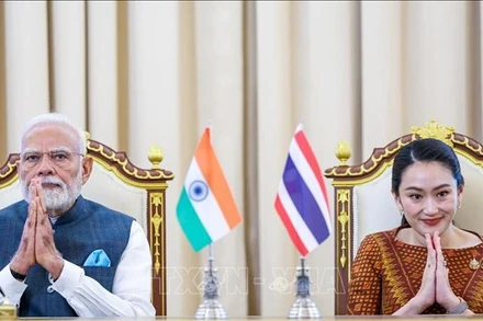 Thủ tướng Thái Lan Paetongtam Shinawata và Thủ tướng Ấn Độ Narendra Modi tại cuộc gặp ở thủ đô Bangkok, Thái Lan ngày 3/4/2025. (Ảnh: ANI/TTXVN)