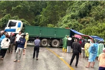 Hiện trường vụ tai nạn trưa nay tại huyện Minh Hóa, tỉnh Quảng Bình.