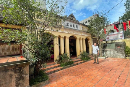 Ông Công Ngọc Dũng, cháu nội cụ Nguyễn Thị An giới thiệu về di tích.