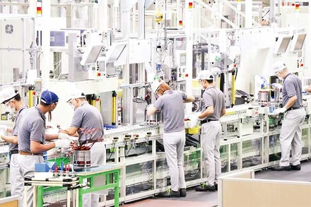 Công nhân sản xuất tại một doanh nghiệp trong khu công nghiệp ở Đồng Nai.