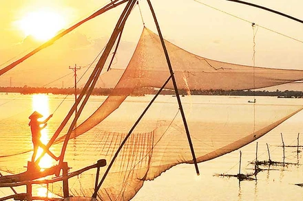 kéo vó cá trong hoàng hôn vùng Bảy Núi.