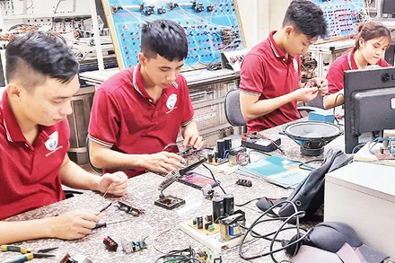 Giờ thực hành của sinh viên Trường cao đẳng Kỹ nghệ II, thành phố Thủ Đức.