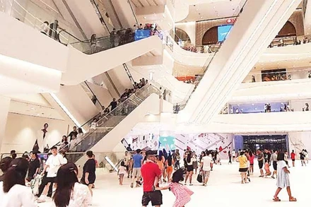 Lotte Mall Tây Hồ trong những ngày mở cửa thử nghiệm.