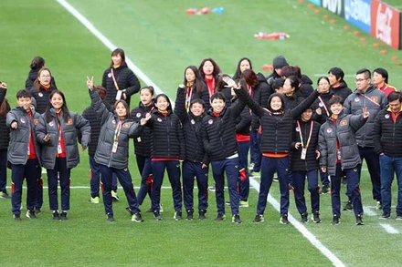 Đội tuyển nữ Việt Nam tự tin trước trận ra quân gặp đội tuyển nữ Mỹ. (Ảnh ĐỨC ĐỒNG)